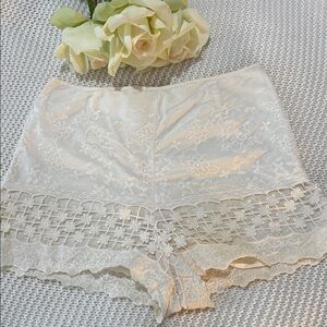 Urban Outfitters Kimchi Blue Ivory Lace Shorts
